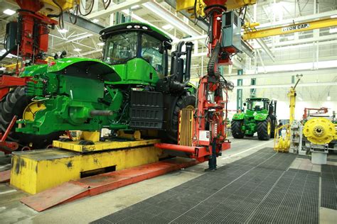 are john deere factory tours open to the public